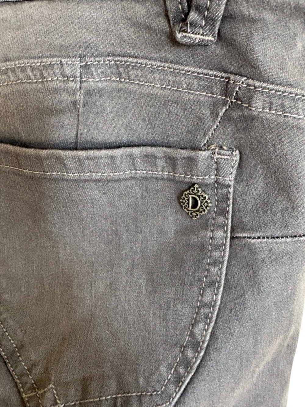 Democracy Gray Skinny Stretch Jeans - Picture 4 of 4